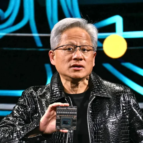 CEO da Nvidia Afirma que Seus Chips de IA Estão Evoluindo Mais Rápido que a Lei de Moore