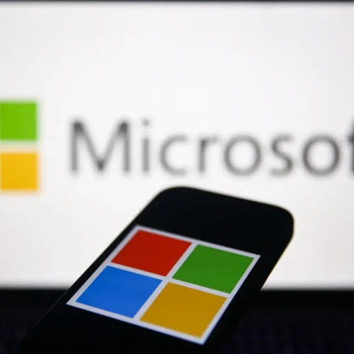 Microsoft perde exclusividade como provedor de nuvem da OpenAI