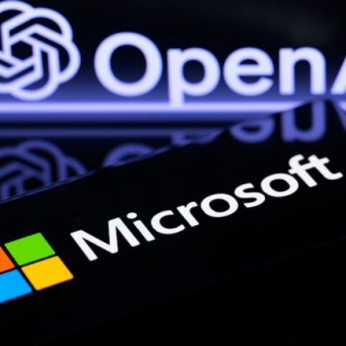 OpenAI e Microsoft renegociam parceria bilionária em meio a tensões sobre lucros e acesso futuro à tecnologia