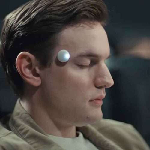 Omi Lança Dispositivo Vestível de IA com Interface Cerebral